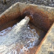 Výtok v Nižnoslanskej Bani zo šachty Gabriela