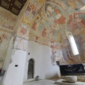 Romanskogoticky kostol Rakos Triglav