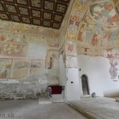 Romanskogoticky kostol Rakos Triglav